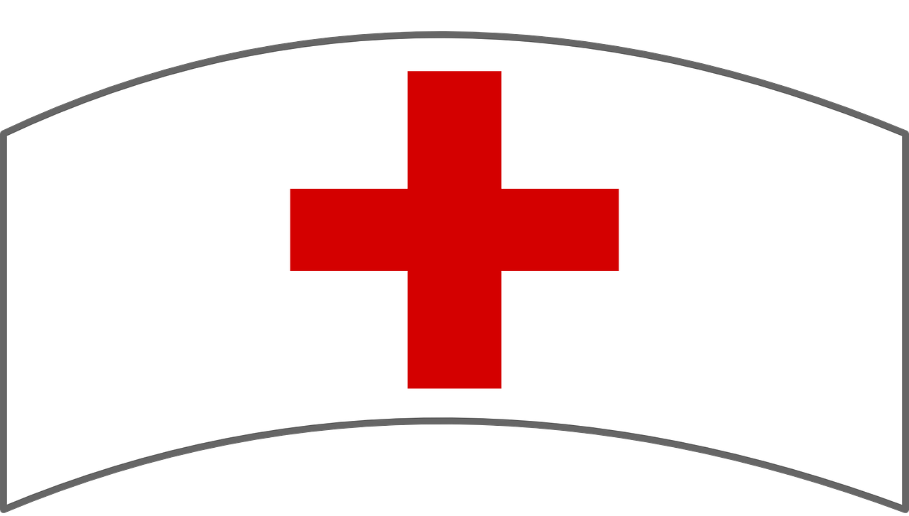 Медицинская шапка с красным крестом